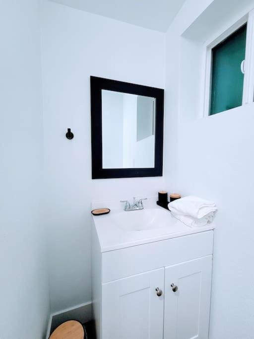 Phoenix Retreat - Studio With King Bed - 10 Min From Airp - Unit C 外观 照片