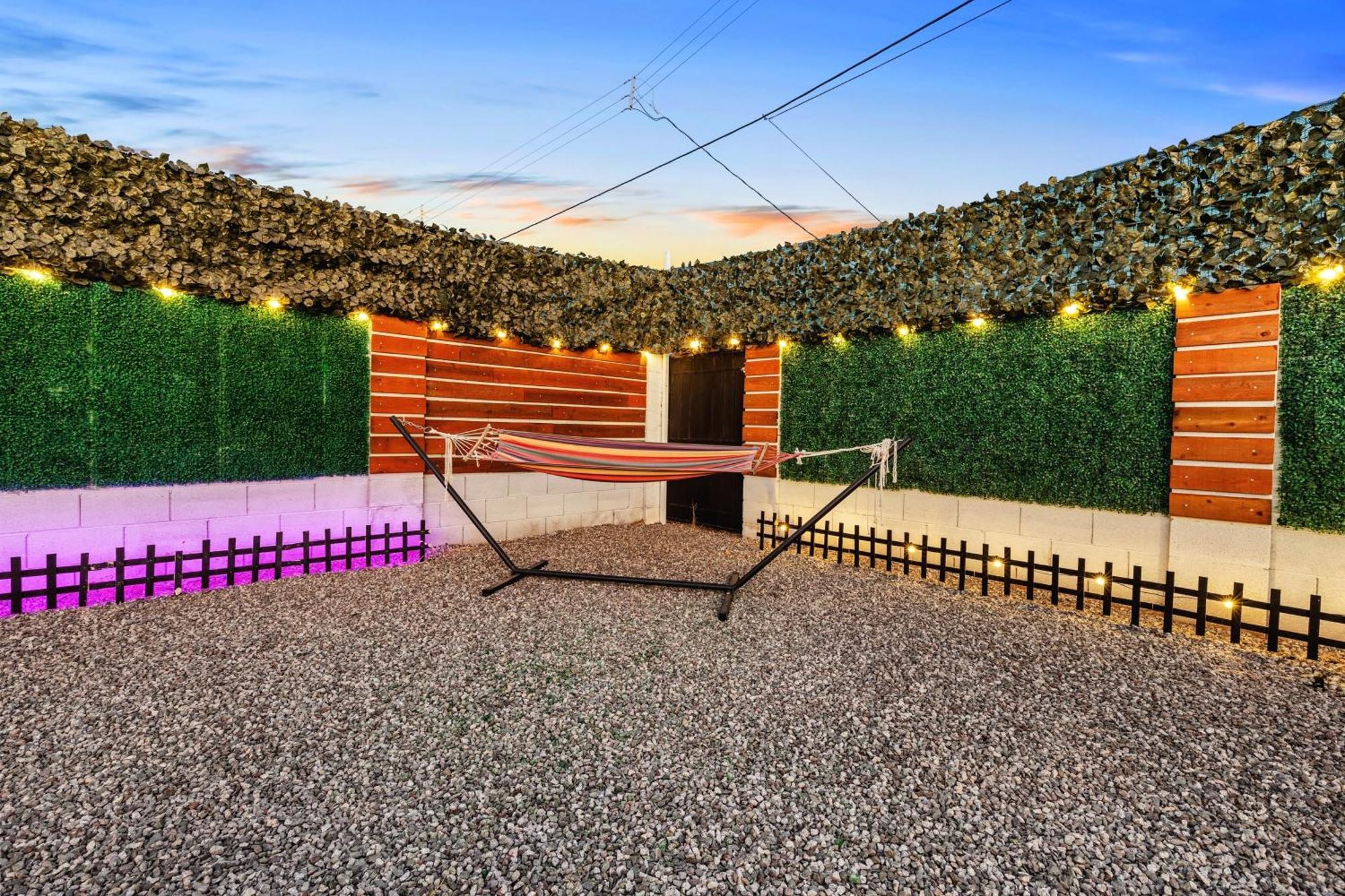 Phoenix Retreat - Studio With King Bed - 10 Min From Airp - Unit C 外观 照片